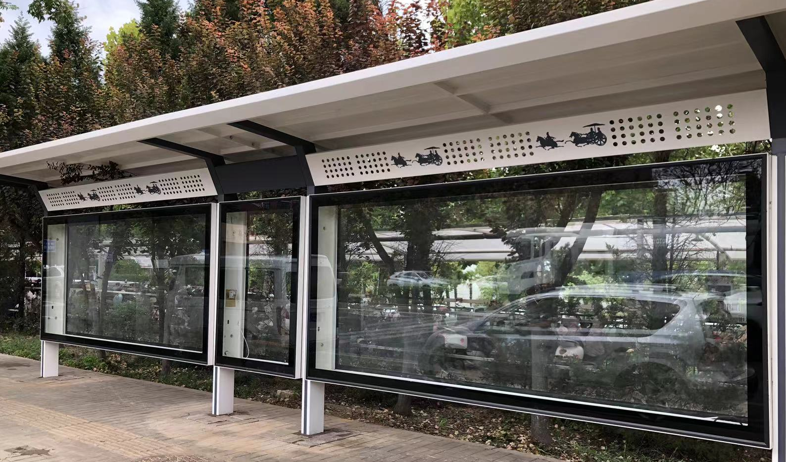 我市首批漢文化元素公交候車亭亮相！